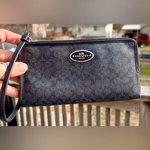 Coach F52977 Signature C Zippy Wristlet Wallet LIKE NEW!